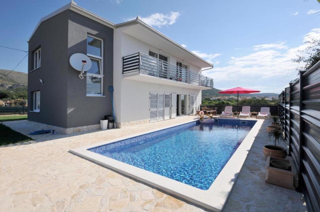 Villa Carolina โตรกีร์ ภายนอก รูปภาพ